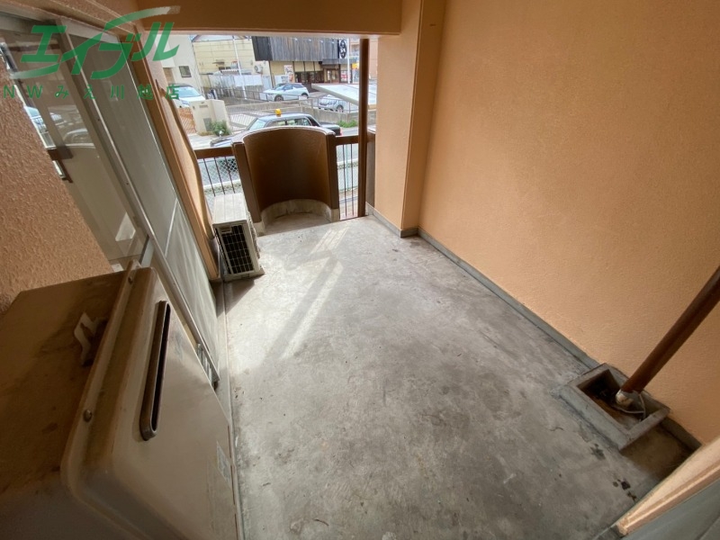 バルコニー　同物件、別部屋写真です