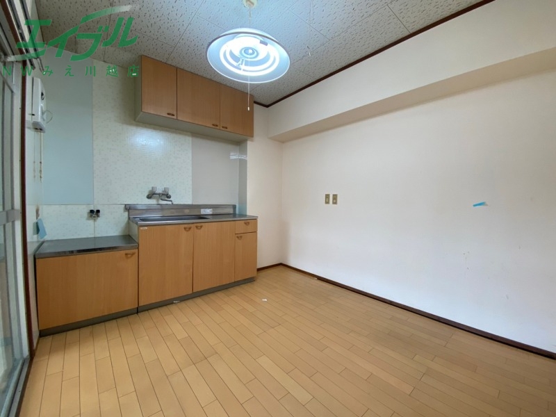 居室・リビング　同物件、別部屋写真です