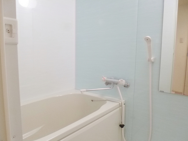 バス・シャワールーム　浴室乾燥付のお風呂です。