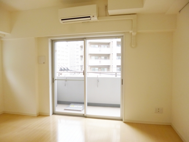 居室・リビング　２面採光で明るいお部屋ですよ。