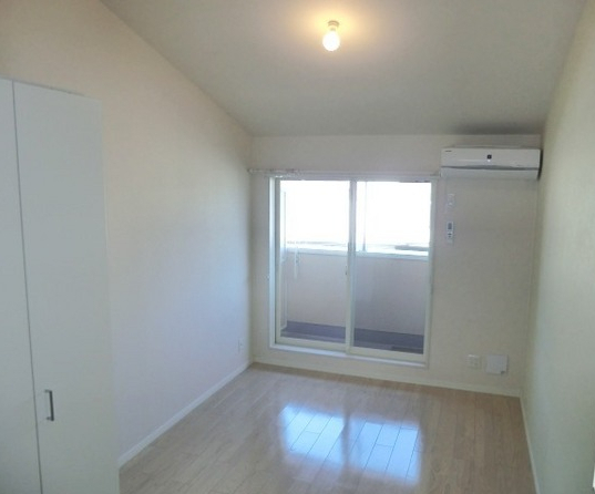 居室・リビング　エアコン付きで初期費用を抑えられます！