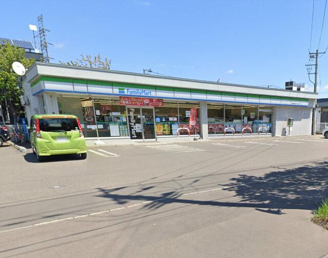 コンビニ　ファミリーマート札幌月寒東3条17丁目店（コンビニ）まで522m
