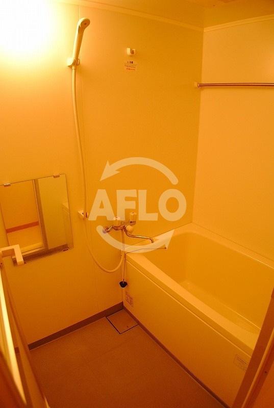 バス・シャワールーム　ルネシアガーデン　清潔感のある浴室