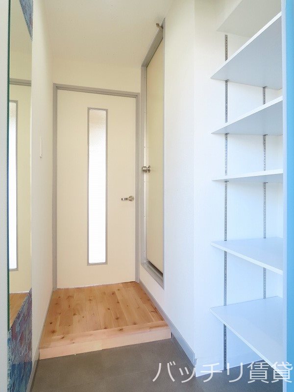 玄関　画像は別号室イメージの為、現況を優先いたします。