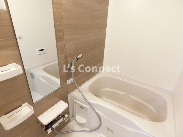 バス・シャワールーム　追焚き、浴室乾燥付きのお風呂。