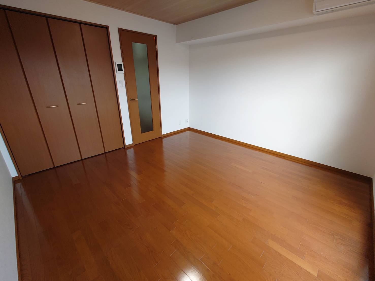 居室・リビング　洋室8帖