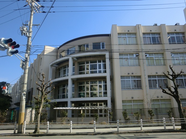 中学校　大阪市立新北野中学校（中学校）まで525m