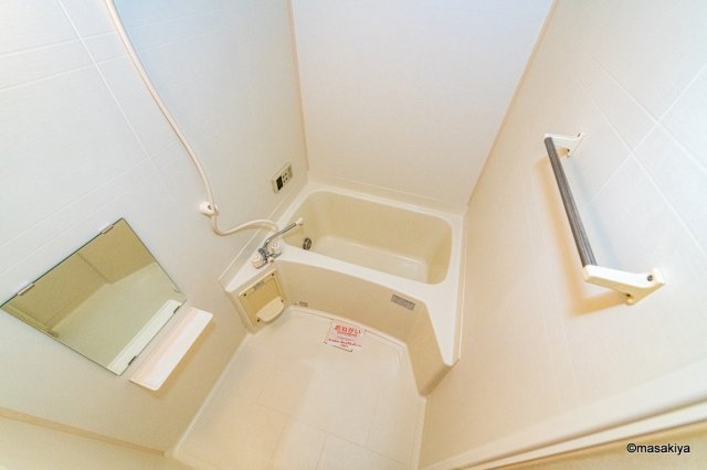 バス・シャワールーム　お風呂　追い焚き・浴室乾燥機付きです。