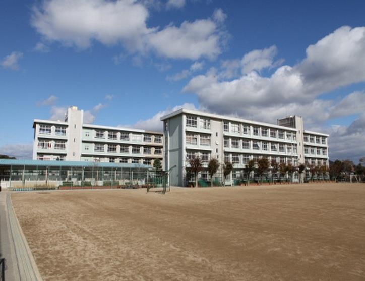 中学校　姫路市立朝日中学校（中学校）まで751m