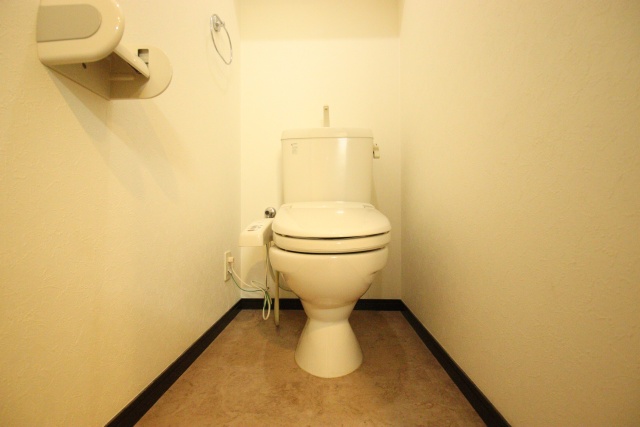 トイレ　※別室の参考写真の為、現況優先です。