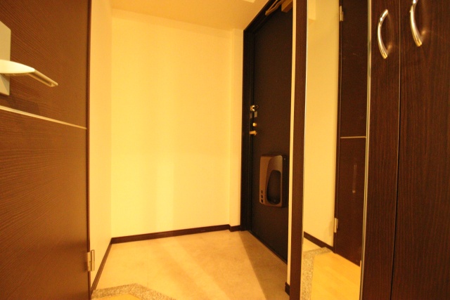 玄関　※別室の参考写真の為、現況優先です。