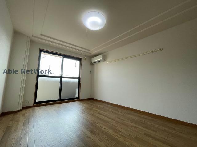 居室・リビング　※同物件別部屋