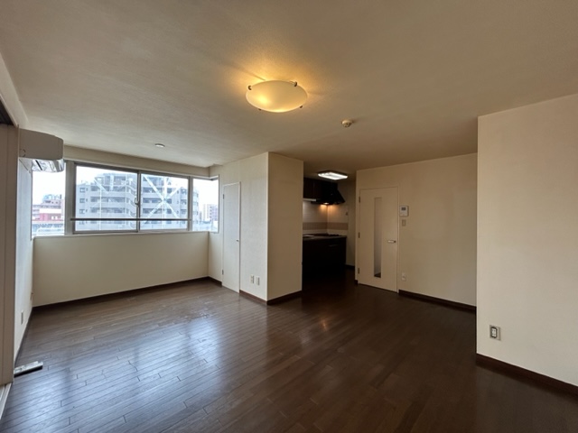 居室・リビング　※同タイプ別号室の写真です