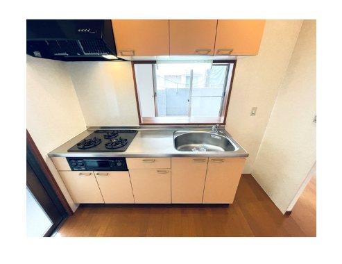 キッチン　料理も十分にできるスペースがございます☆3口コンロ付き！