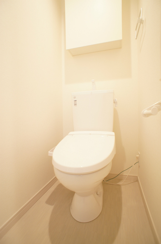 トイレ　落ち着いた色調のトイレです