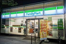 コンビニ　ファミリーマート三田一丁目店（コンビニ）まで283m