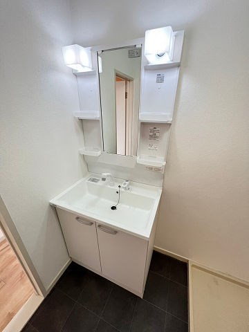 洗面設備　使いやすい洗面所です