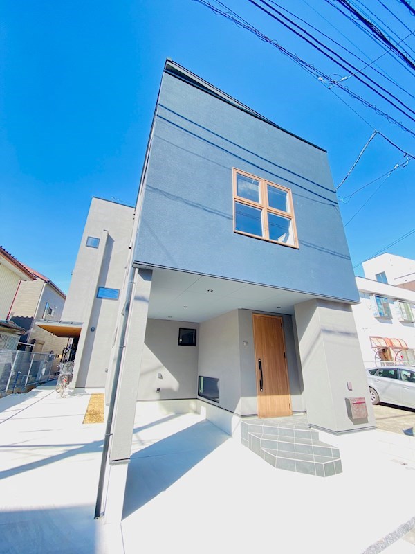 建物外観　越谷駅徒歩８分（６４０ｍ）