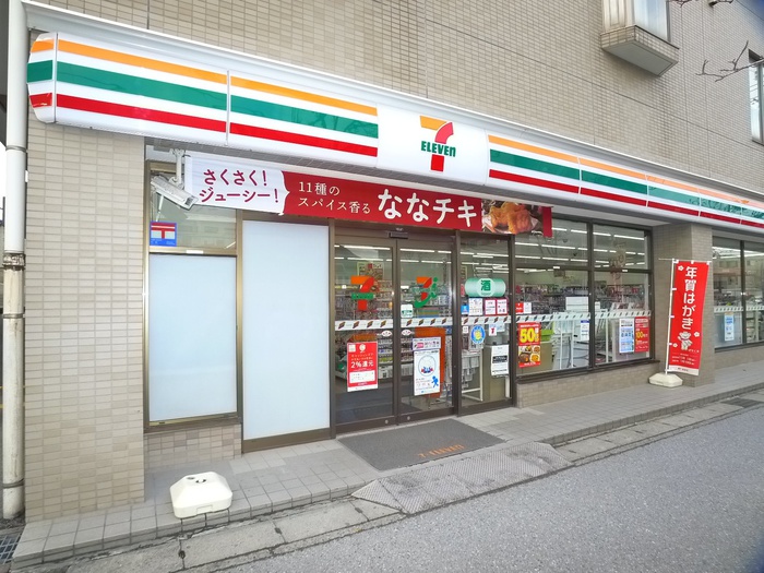 コンビニ　セブンイレブン（コンビニ）まで300m