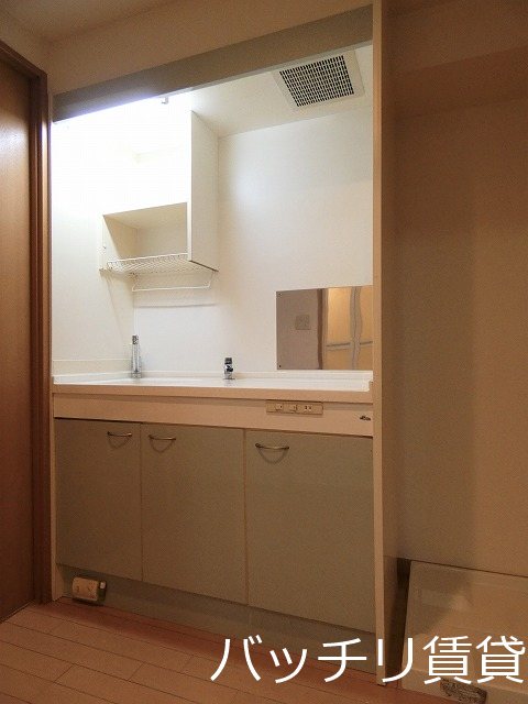 キッチン　別号室タイプの為、現状を優先致します。