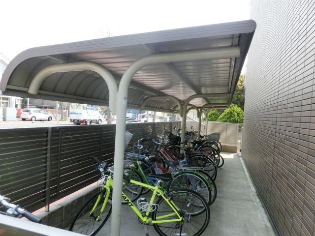 その他共有部分　屋根付き駐輪場。