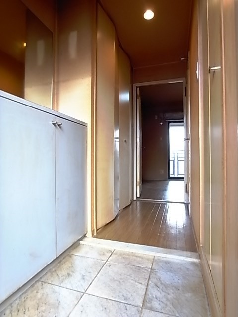 玄関　収納もある玄関です