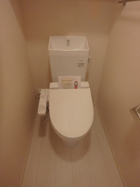 トイレ　機能の付いたトイレで快適な事間違い無しですね。