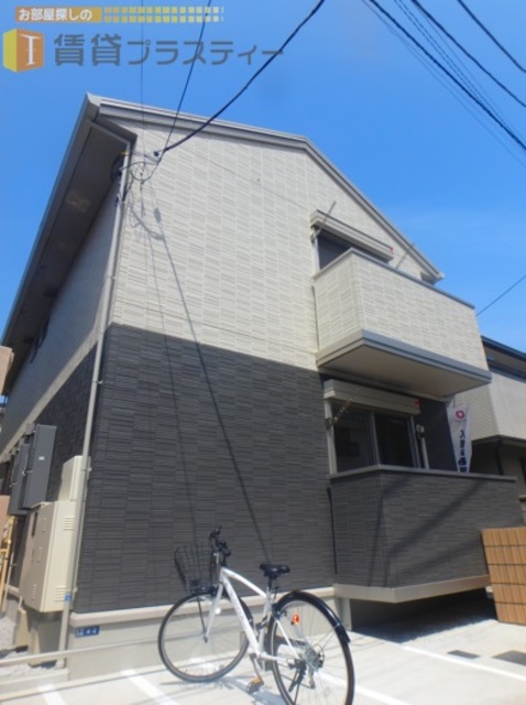 建物外観　春には桜舞う帰り道。ネットも無料です。