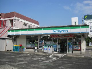 コンビニ　ファミリーマート 愛知学院大学前店（コンビニ）まで394m