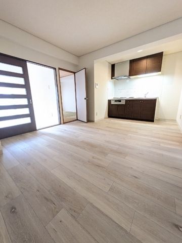居室・リビング　参考写真（同物件別部屋）