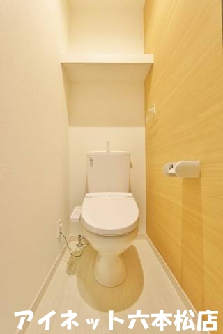 トイレ　温水洗浄便座完備