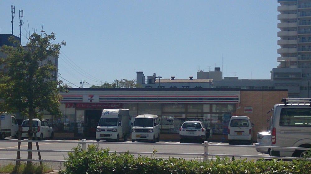 コンビニ　セブンイレブン 神戸芦原通１丁目店（コンビニ）まで473m