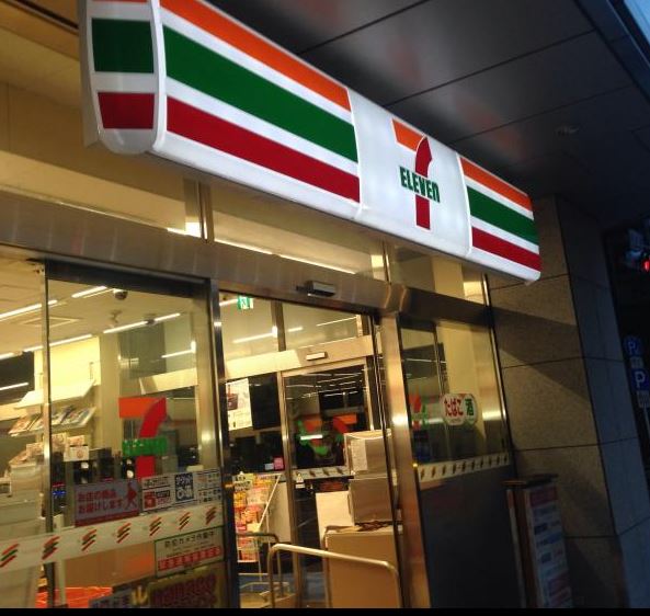 コンビニ　セブン-イレブン日本橋堀留町2丁目店（コンビニ）まで196m