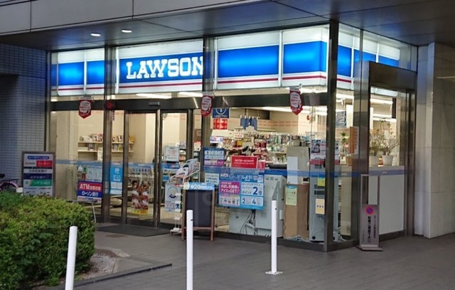 コンビニ　ローソン　新大阪センタービル店（コンビニ）まで739m
