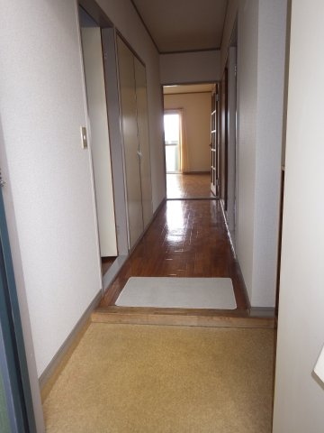 玄関　同じ間取りの写真です。
