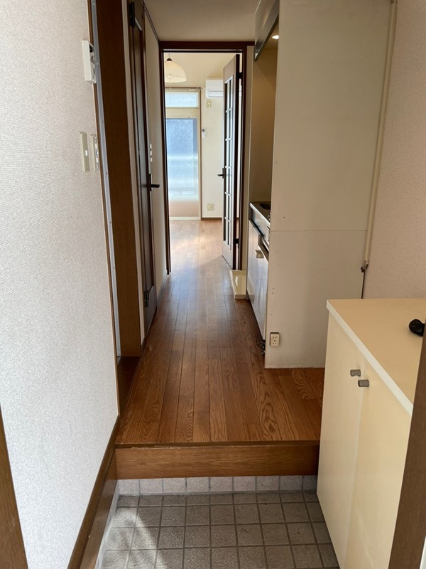 玄関　他部屋反転写真参考