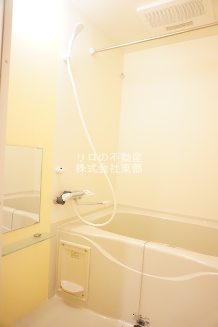 バス・シャワールーム　雨の日のお洗濯だけでなく、カビ予防にも大活躍の浴室乾燥機付♪