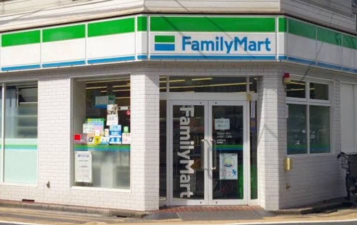コンビニ　ファミリーマート上戸田二丁目店（コンビニ）まで354m