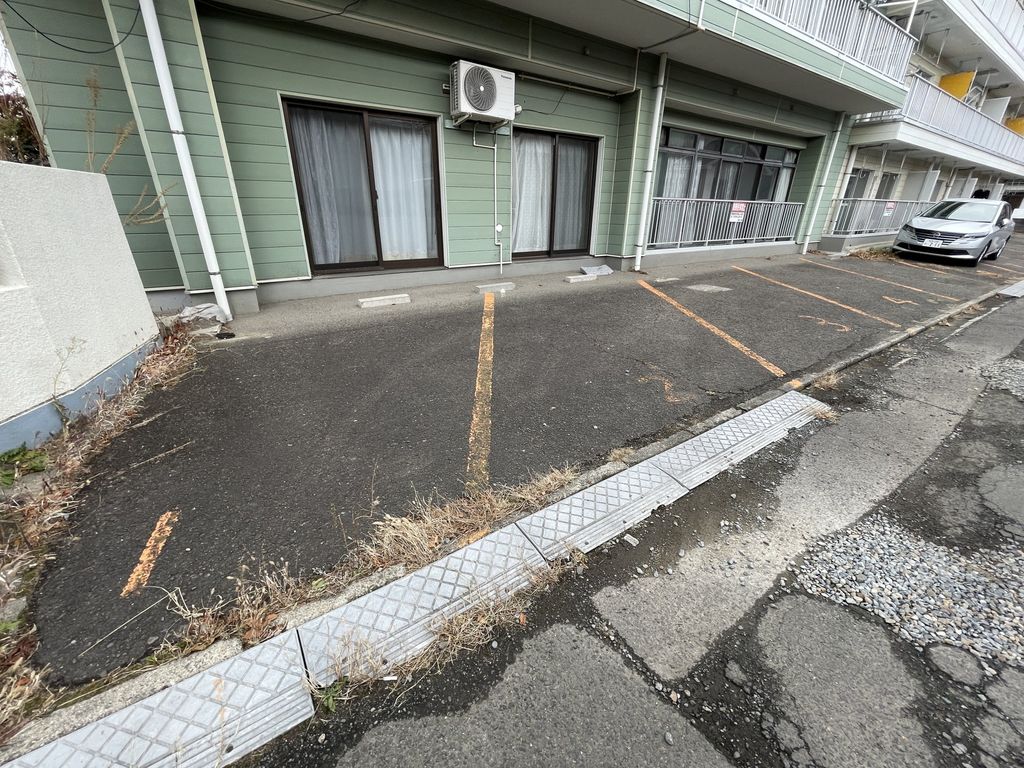 エントランス　駐車場