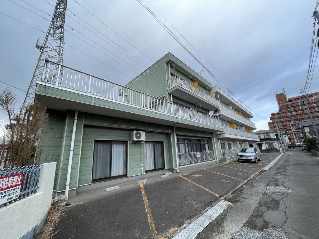建物外観　駐車場