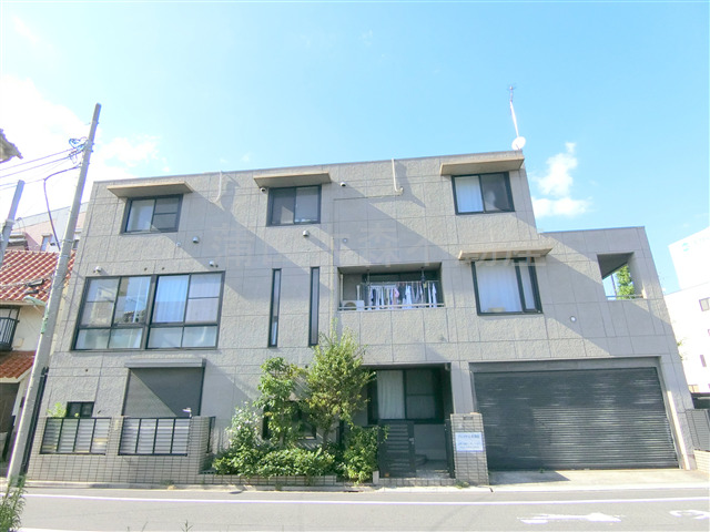 建物外観　1996年12月築　鉄骨造地上3階建て総戸数5戸の賃貸マンシ