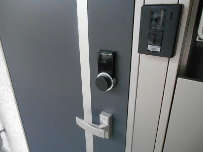 セキュリティ　外出先で鍵の閉め忘れを確認でき遠隔操作も可能