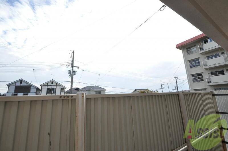 トイレ　空が広く見えるバルコニーはうれしいですね。