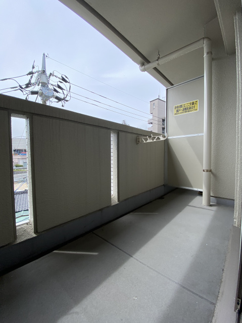 バルコニー　同物件別号室の写真です。