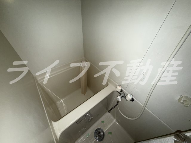 バス・シャワールーム　コンパクトで使いやすいお風呂です