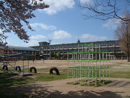 小学校　湖山小学校（小学校）まで1277m