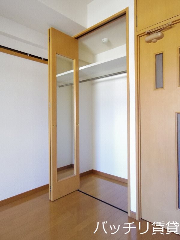 収納　写真は別号室の為、現状優先になります。
