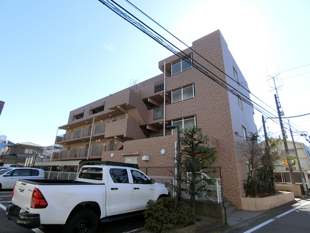 建物外観　東急新横浜線「新綱島」駅まで徒歩10分！便利な立地の4階建て