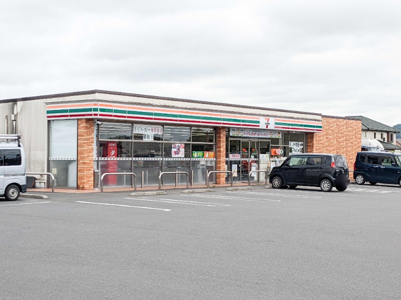 コンビニ　セブンイレブン栃木岩舟町店（コンビニ）まで945m