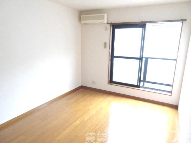 居室・リビング　明るいお部屋です♪